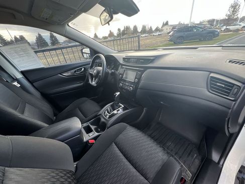 Used 2020 Nissan Rogue SV image 27