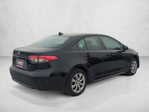 Used 2022 Toyota Corolla LE image 5