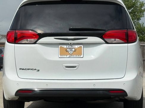 Used 2019 Chrysler Pacifica Touring Plus w/ Advanced Safetytec Group FWD image 4
