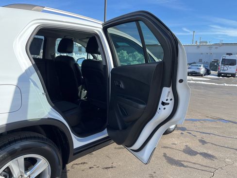 Used 2019 Chevrolet Trax LT w/ LT Convenience Package image 20