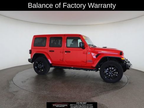 Used 2025 Jeep Wrangler Unlimited Sahara w/ Safety Group image 25