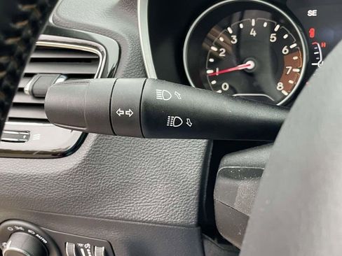 Used 2018 Jeep Compass Limited image 28