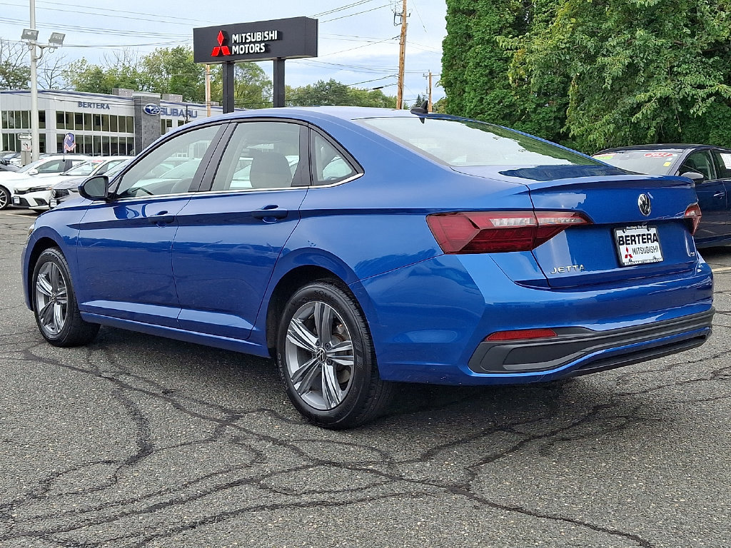Used 2024 Volkswagen Jetta SE FWD image 4
