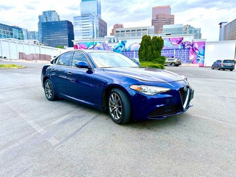 Used 2017 Alfa Romeo Giulia AWD image 2