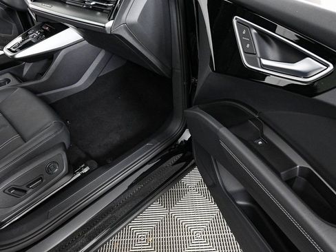 New 2025 Audi Q4 e-tron Prestige image 24