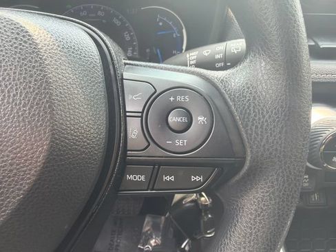 Certified 2025 Toyota RAV4 LE AWD/4WD image 33