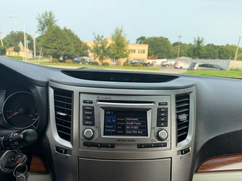 Used 2013 Subaru Outback 2.5i Limited w/ Moonroof Pkg AWD/4WD image 12