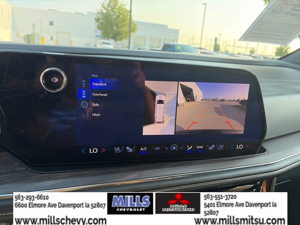 Used 2025 Chevrolet Suburban Premier AWD/4WD image 15