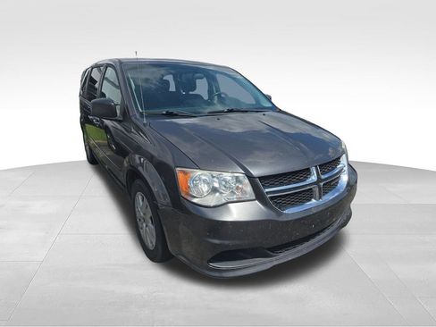 Used 2016 Dodge Grand Caravan SE w/ Quick Order Package 29E SE FWD image 3