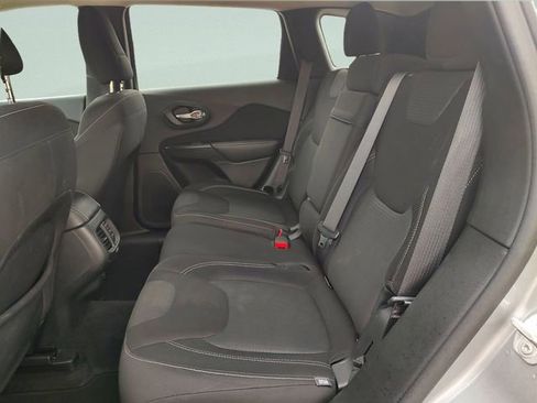 Used 2016 Jeep Cherokee Latitude FWD image 27