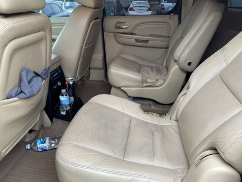 Used 2010 Cadillac Escalade ESV Premium image 9