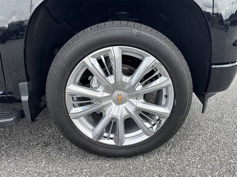 Used 2022 Chevrolet Silverado 1500 High Country w/ High Country Premium Package image 14