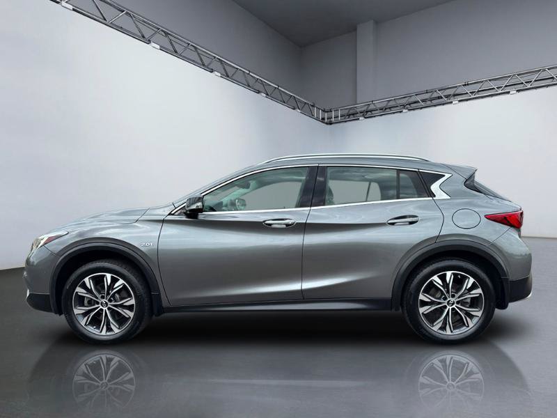 Used 2018 INFINITI QX30 Premium w/ Navigation Package AWD/4WD image 2