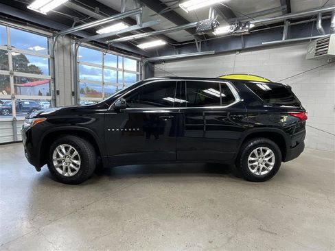 Used 2021 Chevrolet Traverse LS image 2