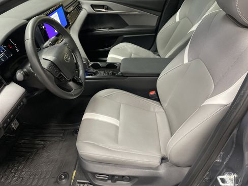 Certified 2025 Toyota Camry SE FWD image 16