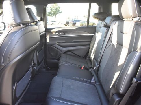 New 2026 Jeep Grand Cherokee L 4WD image 15