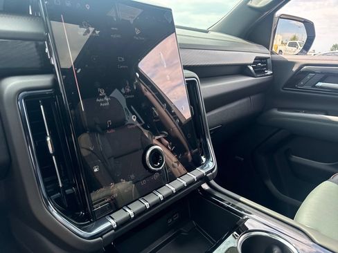 New 2026 GMC Yukon XL AT4 w/ AT4 Premium Plus Package AWD/4WD image 18