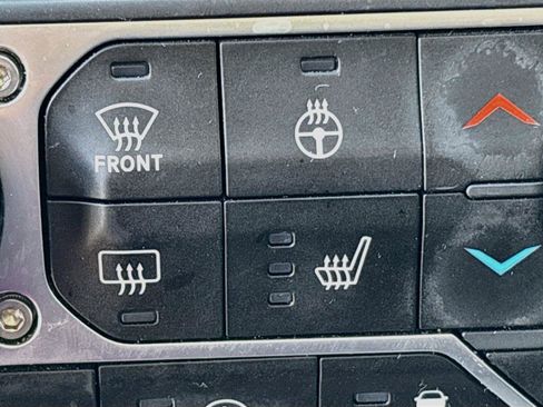 Used 2023 Jeep Gladiator Sport AWD/4WD image 19