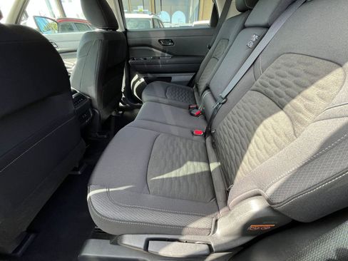 Used 2025 Nissan Pathfinder SV FWD image 28