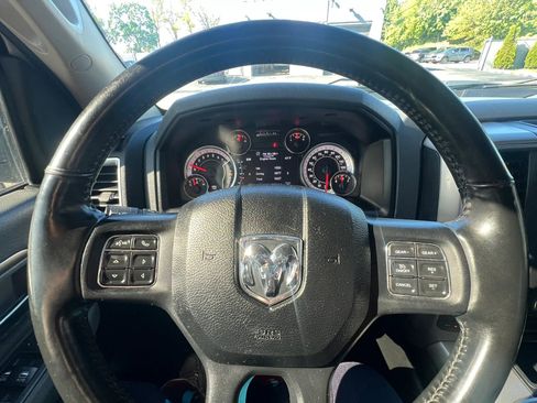 Used 2018 RAM 1500 SLT AWD/4WD image 17
