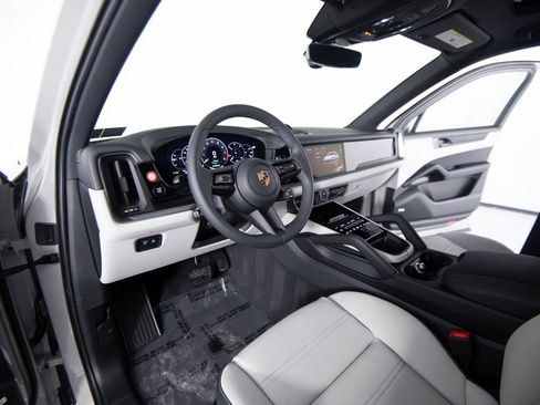 Certified 2026 Porsche Cayenne E-Hybrid AWD/4WD image 50