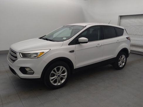 Used 2017 Ford Escape SE FWD image 2