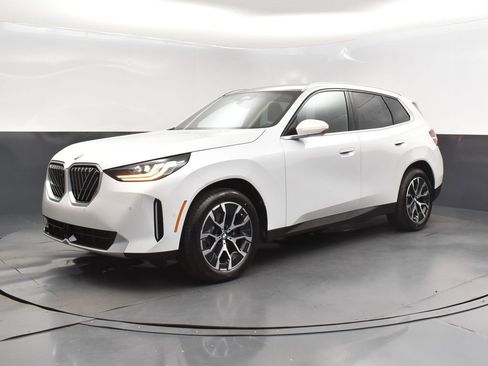 Certified 2025 BMW X3 xDrive30 w/ Premium Package AWD/4WD image 3