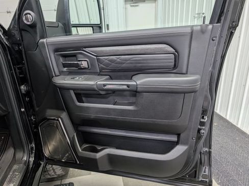 Used 2025 RAM 2500 Limited AWD/4WD image 31