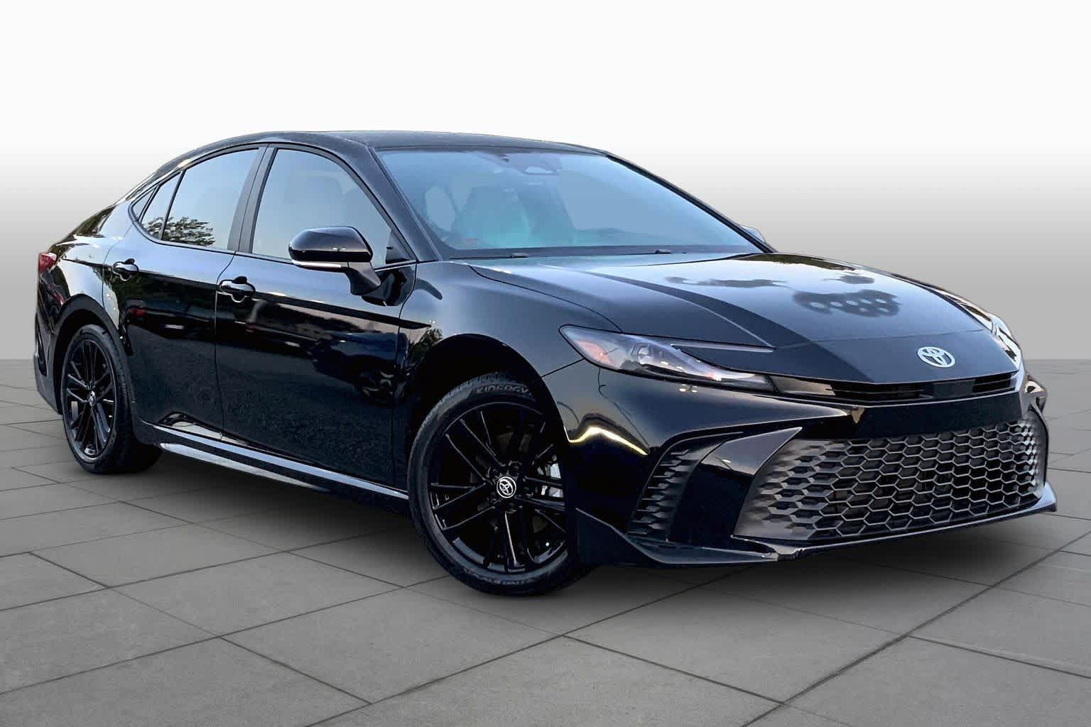Used 2026 Toyota Camry SE w/ Convenience Package FWD image 3