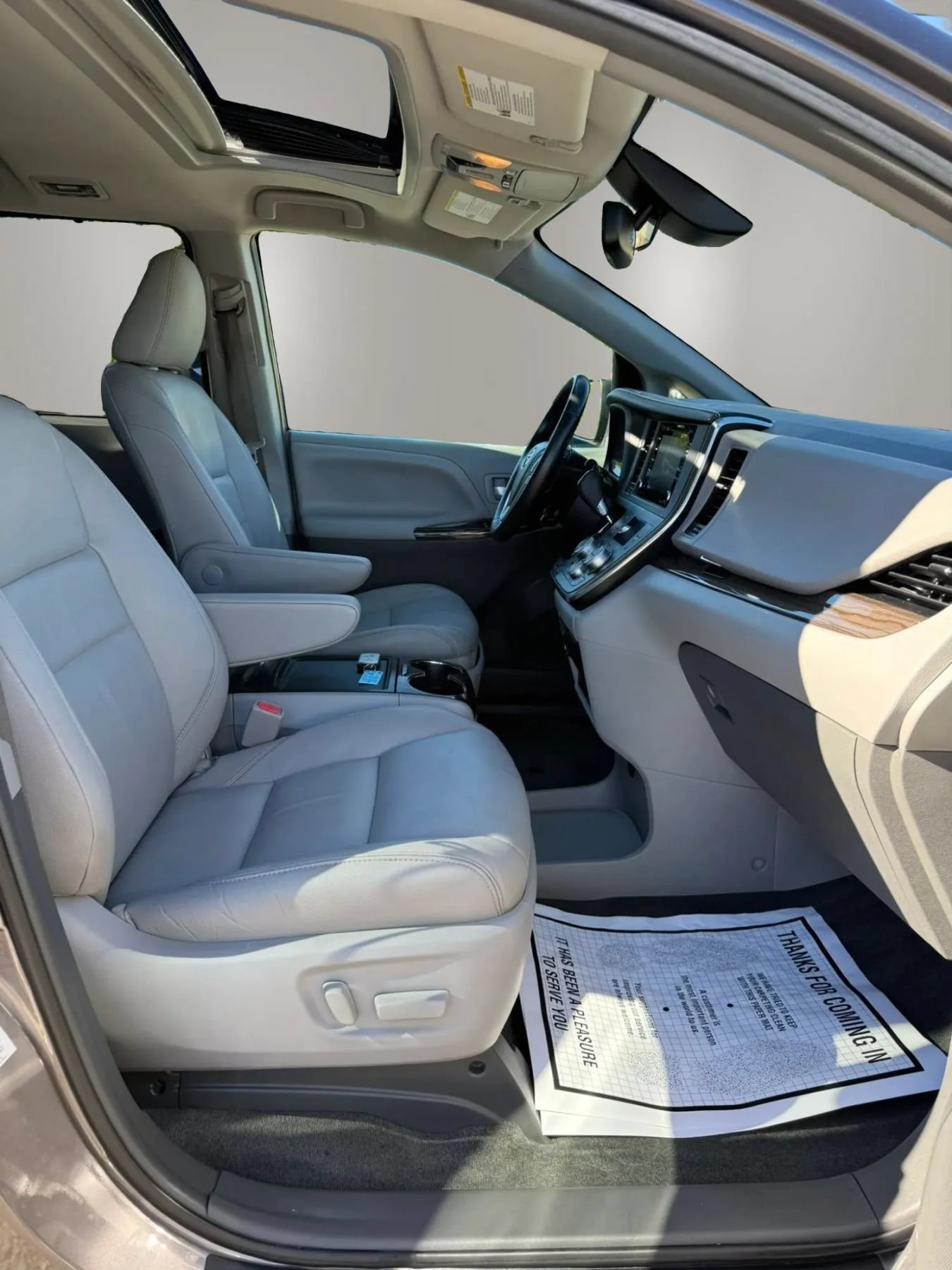 Used 2018 Toyota Sienna XLE w/ XLE Navigation Package FWD image 11