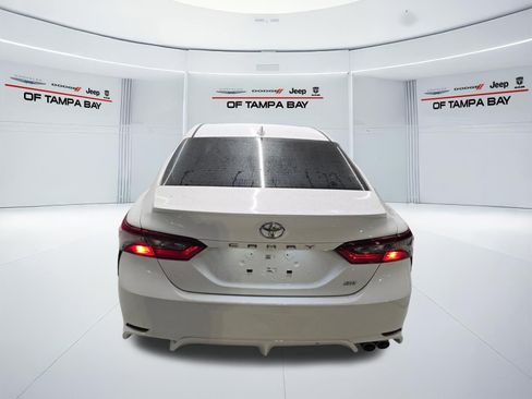 Used 2023 Toyota Camry SE FWD image 5