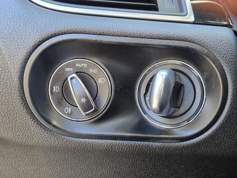 Used 2018 Porsche Macan Turbo image 23