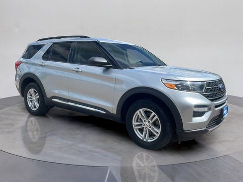 Used 2023 Ford Explorer XLT w/ Equipment Group 202A AWD/4WD image 9