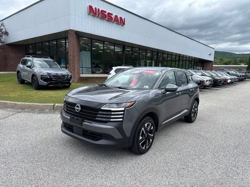 Certified 2025 Nissan Kicks SV AWD/4WD image 3