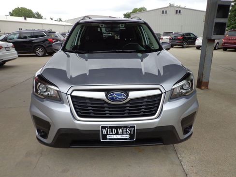 Used 2019 Subaru Forester Premium AWD/4WD image 2