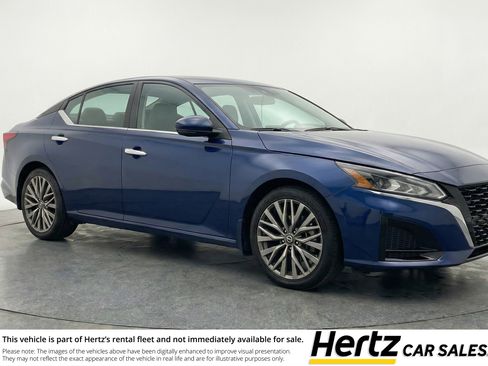 Used 2025 Nissan Altima 2.5 SV FWD image 1