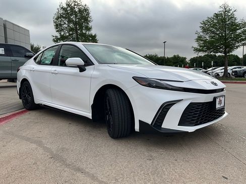 New 2026 Toyota Camry SE image 4