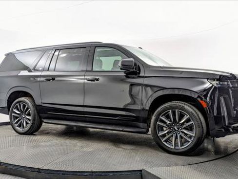 Used 2023 Cadillac Escalade ESV Sport AWD/4WD image 11