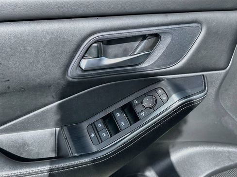 Used 2024 Nissan Rogue SV FWD image 18