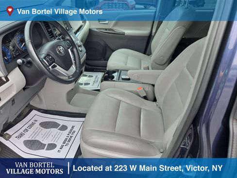 Used 2018 Toyota Sienna XLE w/ XLE Navigation Package image 9
