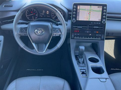 Used 2019 Toyota Avalon Limited image 26