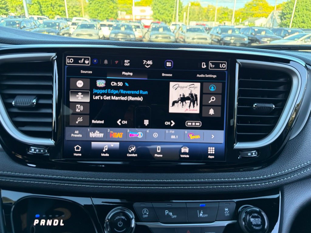 New 2027 Chrysler Pacifica Select FWD image 24