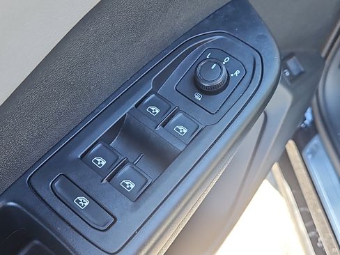 Certified 2023 Volkswagen Taos SE w/ Panoramic Sunroof Package image 15