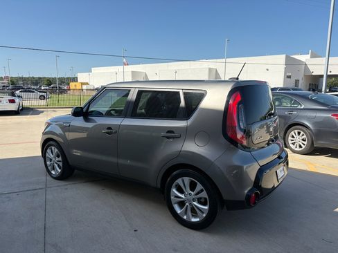 Used 2016 Kia Soul + w/ Primo Package FWD image 6