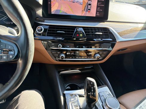 Used 2021 BMW 540i w/ Premium Package image 31