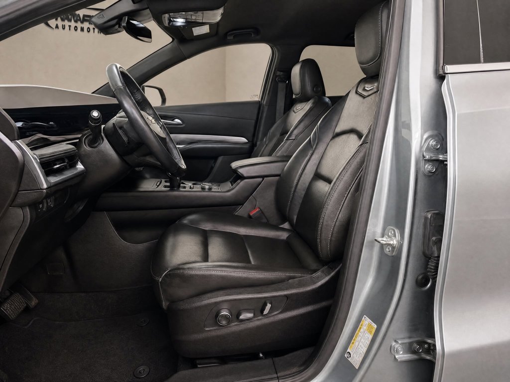 Used 2025 Cadillac XT4 Premium Luxury FWD image 11