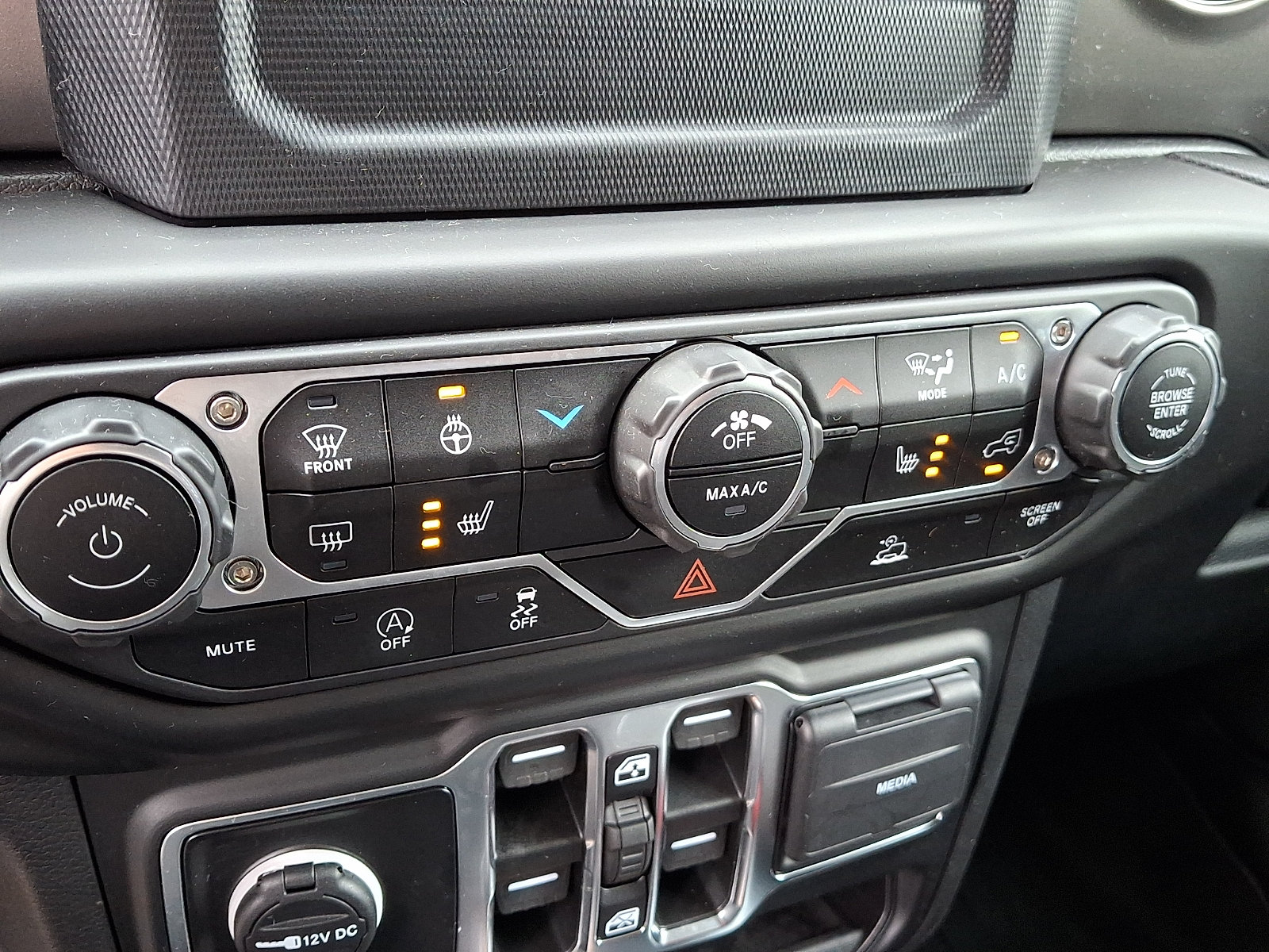 Certified 2023 Jeep Gladiator Sport AWD/4WD image 16