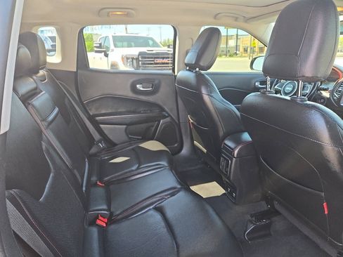 Used 2018 Jeep Compass Trailhawk w/ Leather Interior Group AWD/4WD image 15