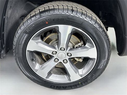 Used 2023 Jeep Grand Cherokee L Limited image 33