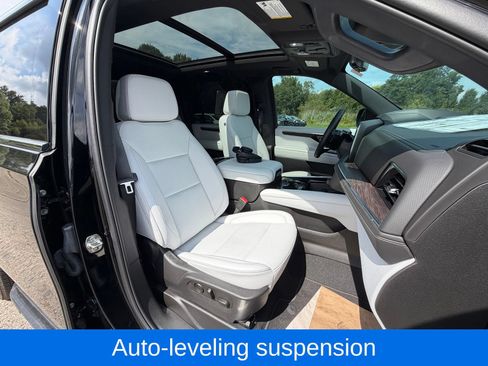 Used 2025 Chevrolet Suburban Premier AWD/4WD image 49